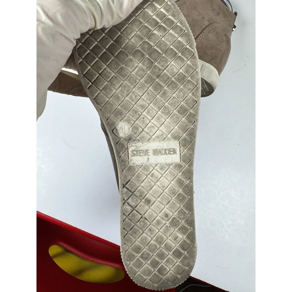 Steve Madden‎ Wedgie Girls 4 M Sneakers Taupe Suede Round Toe Side Zip Shoes